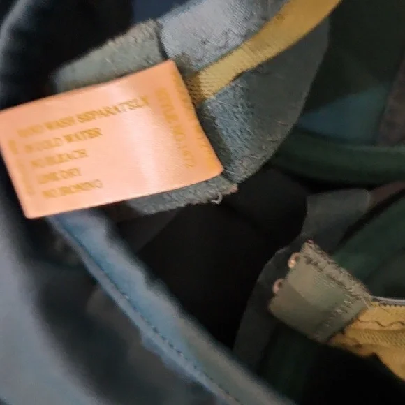 Norm Thompson Tank with Built in Bra, 38B - Picture 6 of 6